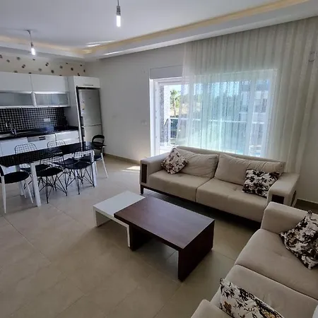 Felicia Second Floor Apartment *